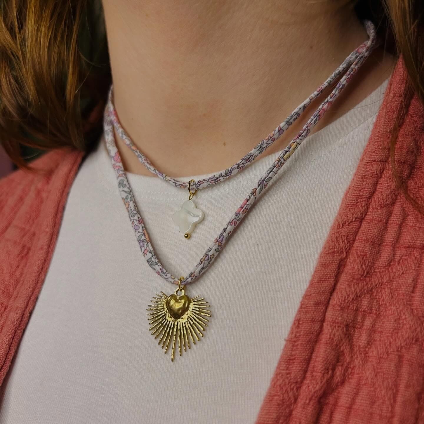 Collier liberty porté